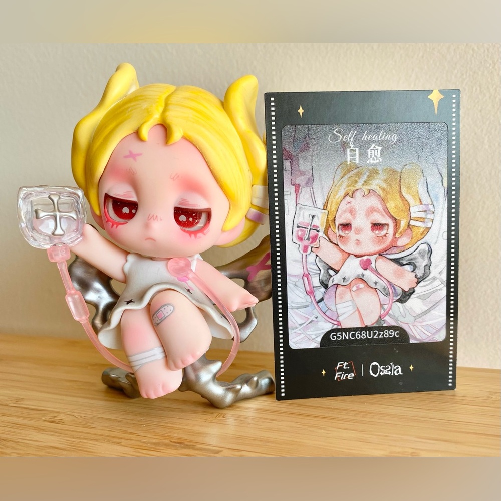 Ossia - Feel the World - Self Healing figurine